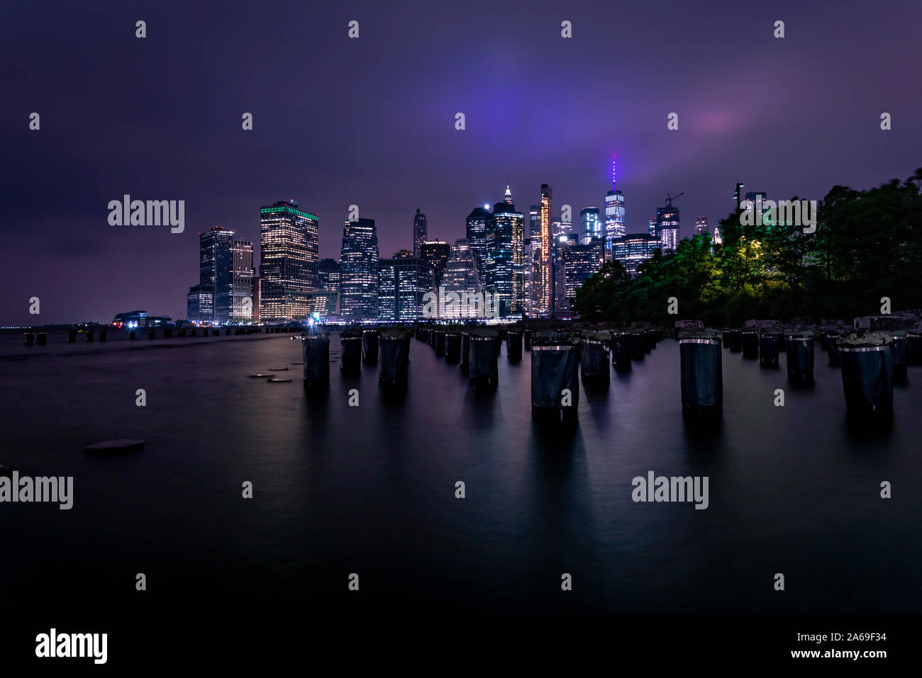 Brooklyn bridge rainy night hi-res stock photography and images - Alamy