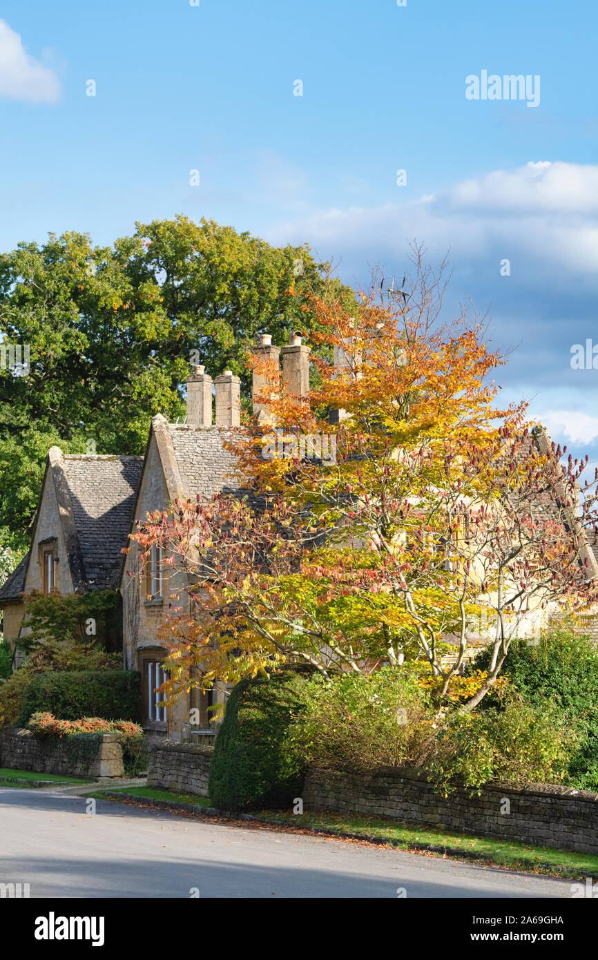 Cotswold stone house in Batsford village in the autumn. Batsford, Moreton-in-Marsh, Cotswolds, Gloucestershire, England Stock Photo
