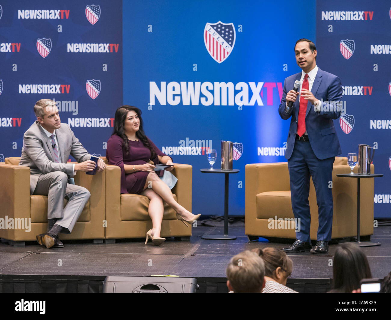 Des Moines Iowa Usa 24th Oct 2019 Former Secretary Of Housing And Urban Development Julian Castro Speaks At The Lulac Newsmax Tv Presidential Town Hall For Democratic Candidates In Des Moines Julia N
