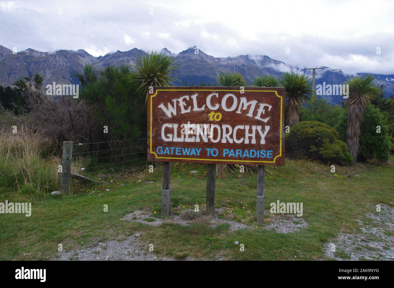 to Glenorchy gateway to paradise sign Te Araroa Trail