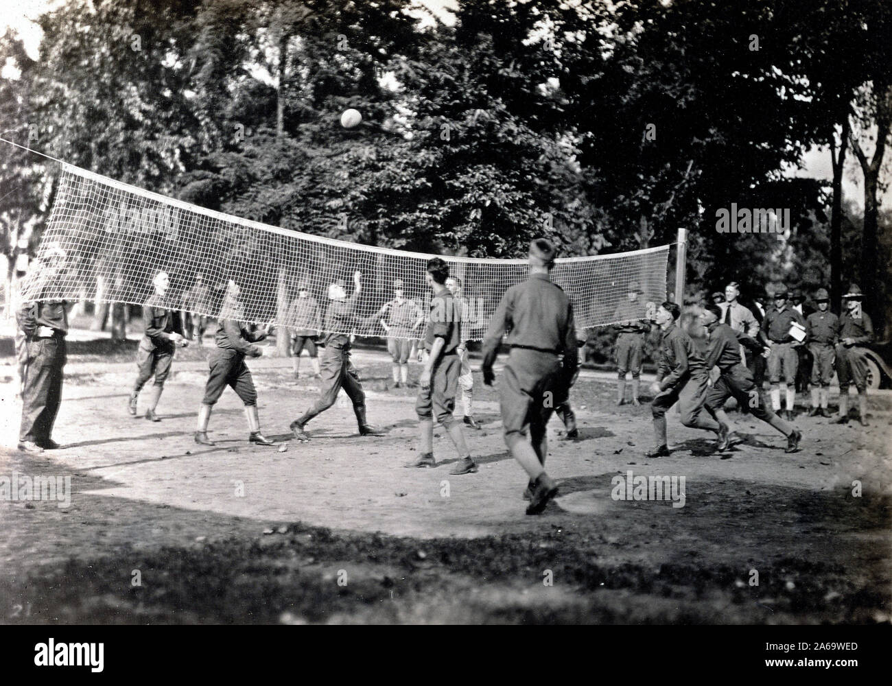 Photo Original 1956 – Camp Ripley Minnesota – Partie De Volley-ball Guard Nationale