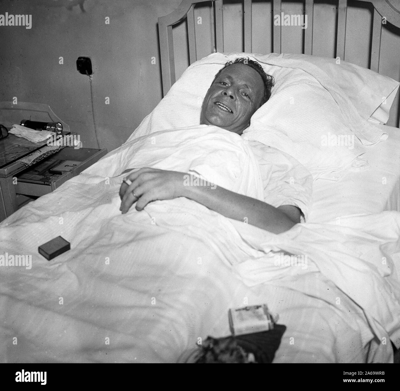 Top 100+ Images Picture Of Old Woman In Hospital Bed Latest