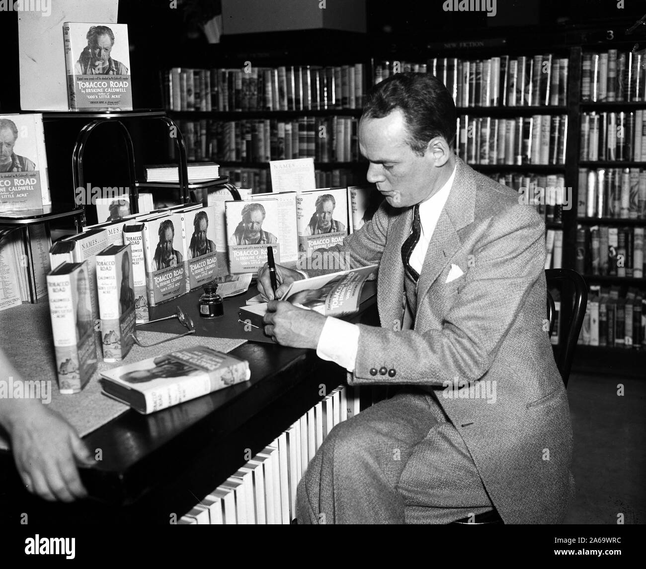 Erskine caldwell book signing hires stock photography and images Alamy