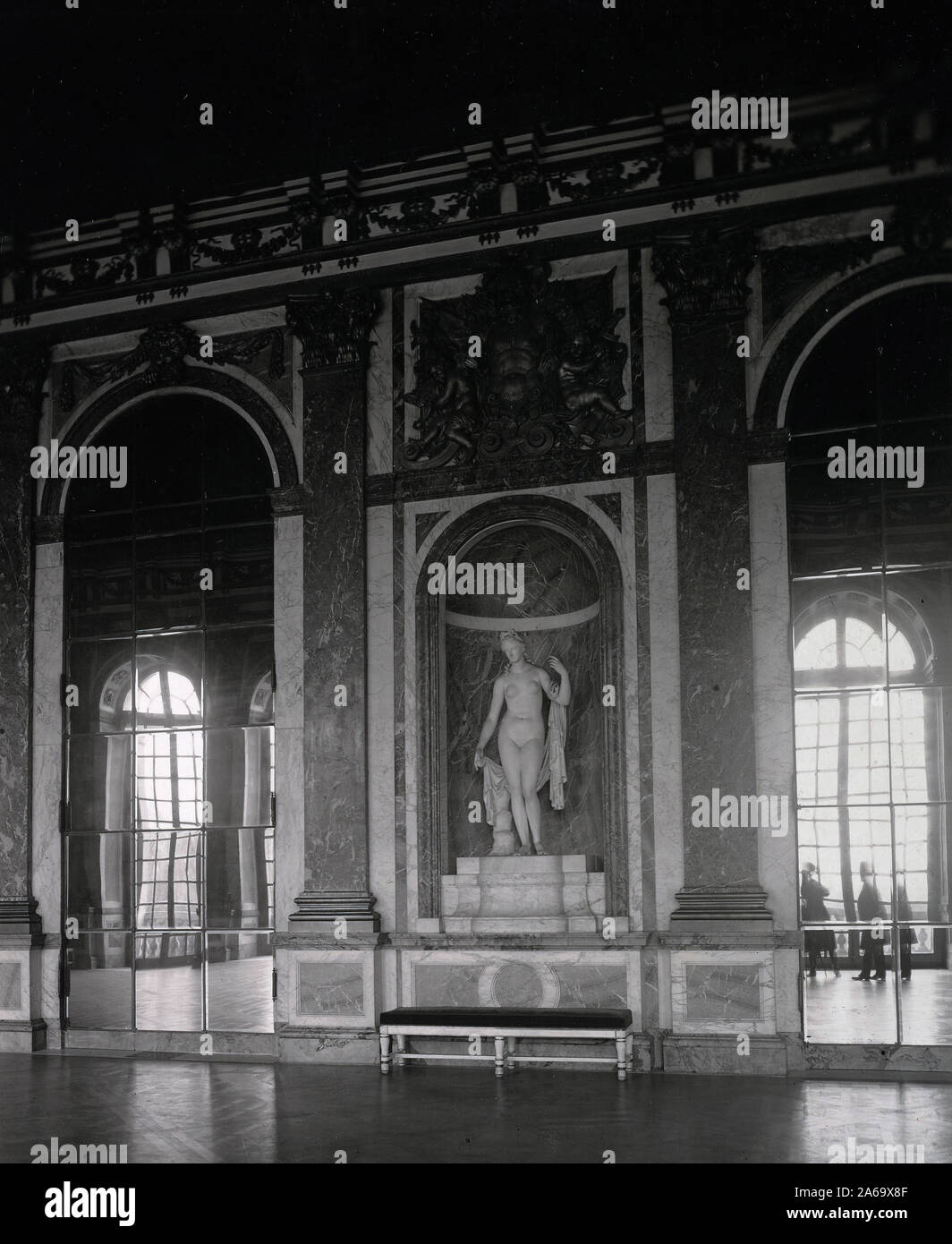 Scene in Palace of Versailles shows a statue of Venus that stands in center of Glass Gallery where the signing of the peace treaty will be done. Paris, France ca. 3/1919 Stock Photo