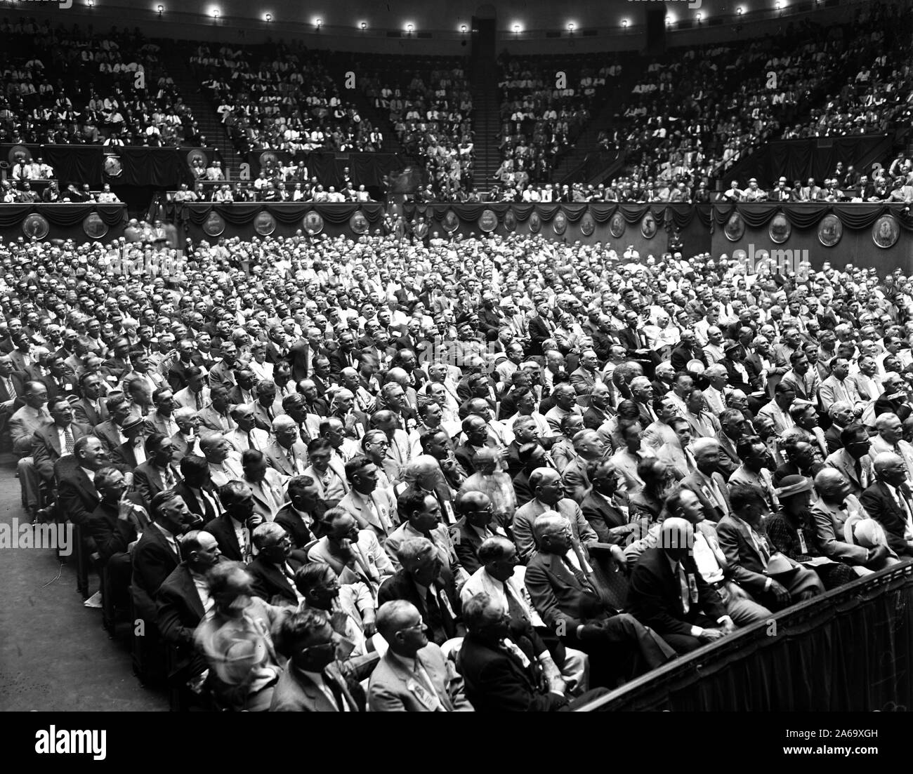 Crowd of people listening to a speaker (not in photo) ca. 1935 Stock Photo  - Alamy