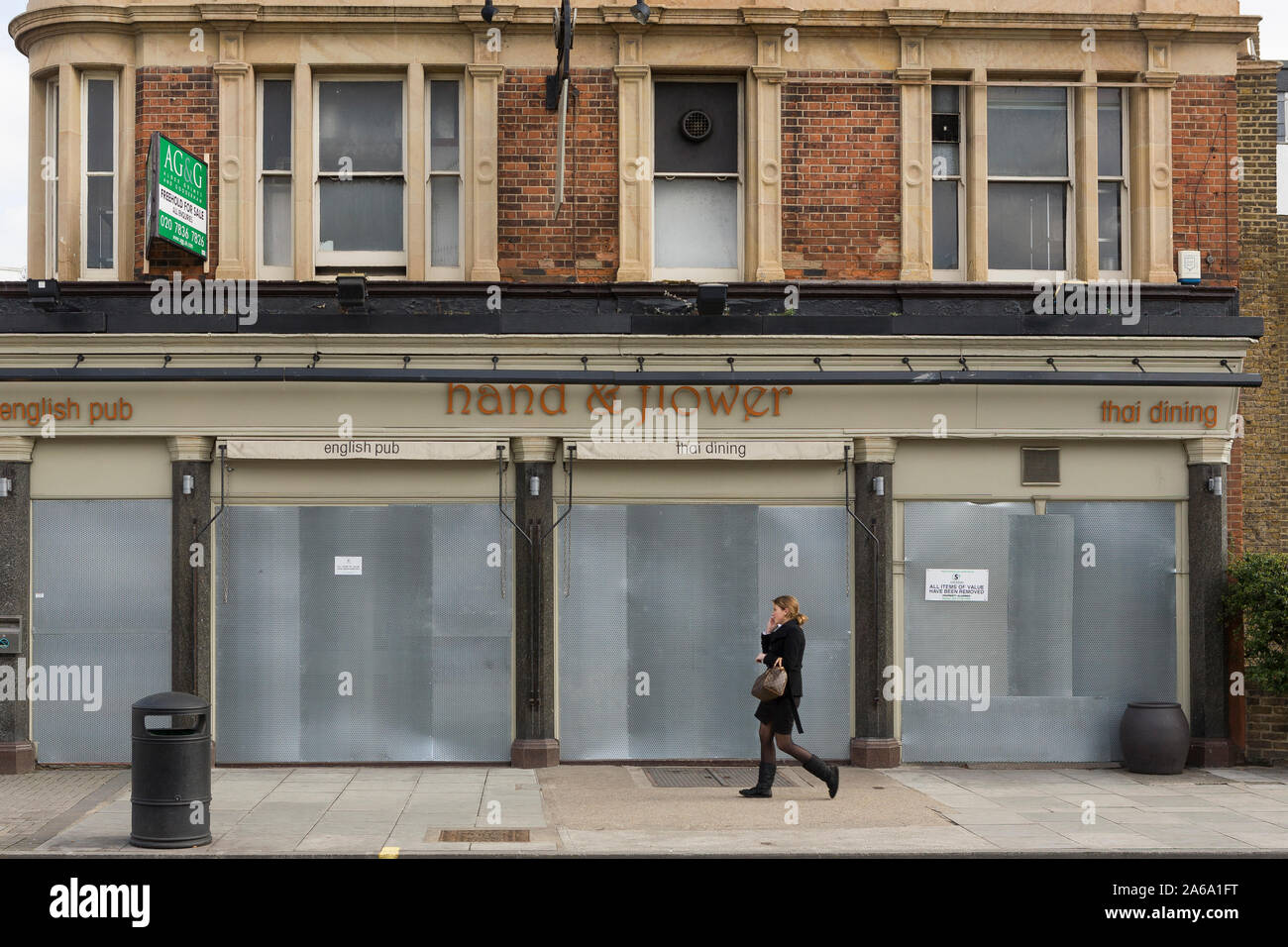 Run down pub hires stock photography and images Alamy