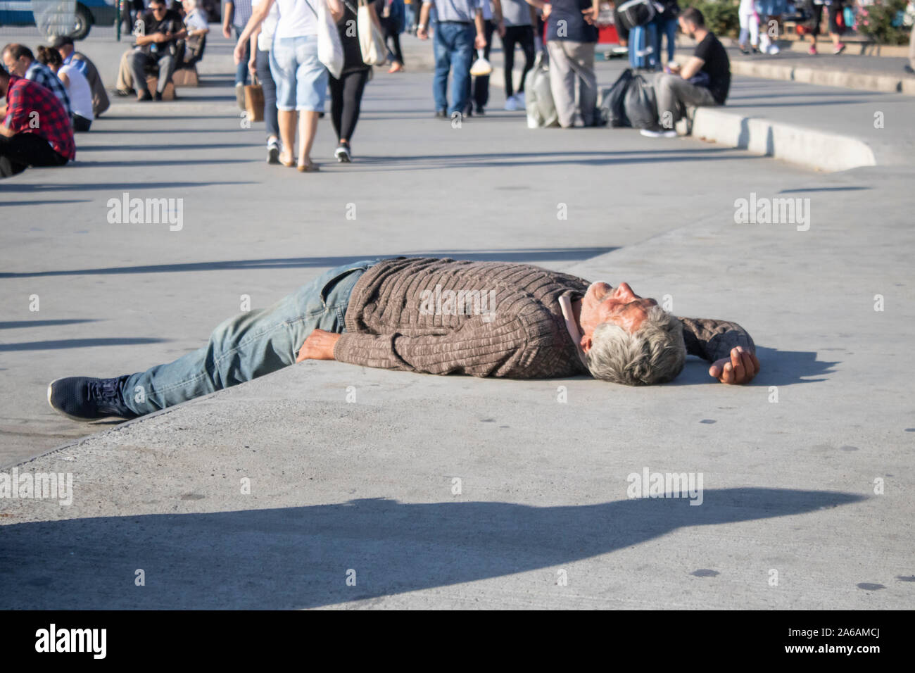 Alcohol alcoholic street drunk man old hi-res stock photography and ...