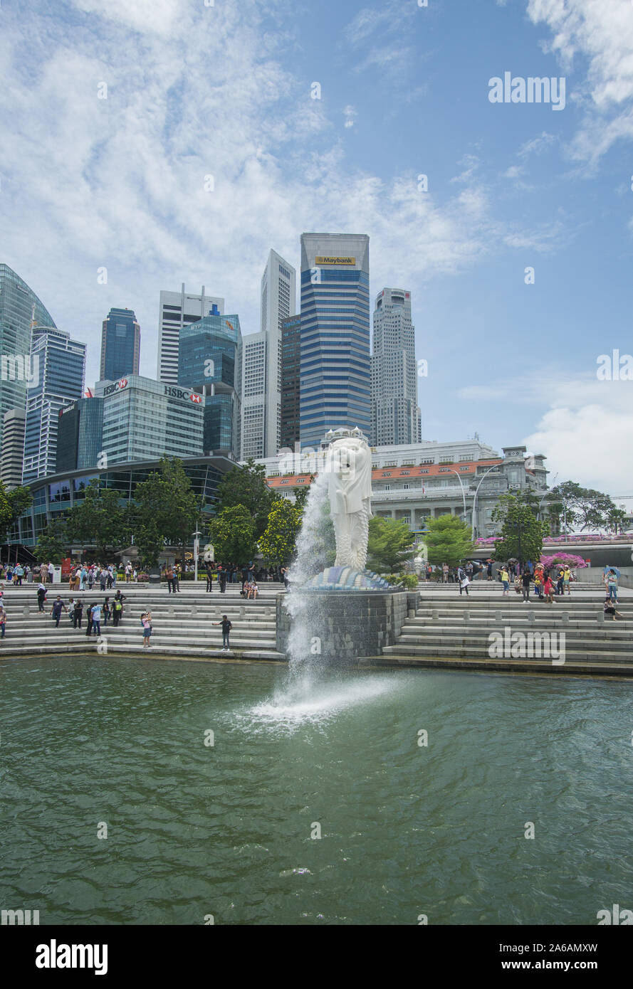 The Merlion statue in a beautiful day around the Marina bay in ...