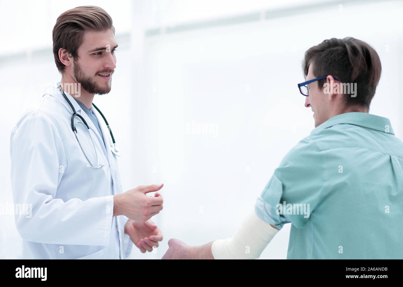 doctor explaining a patient Stock Photo - Alamy