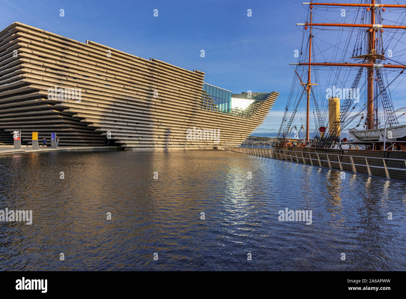 V & A museum on the banks of the river Tay at Dundee longside the Discovery Scotts Antarctica ship. Stock Photo