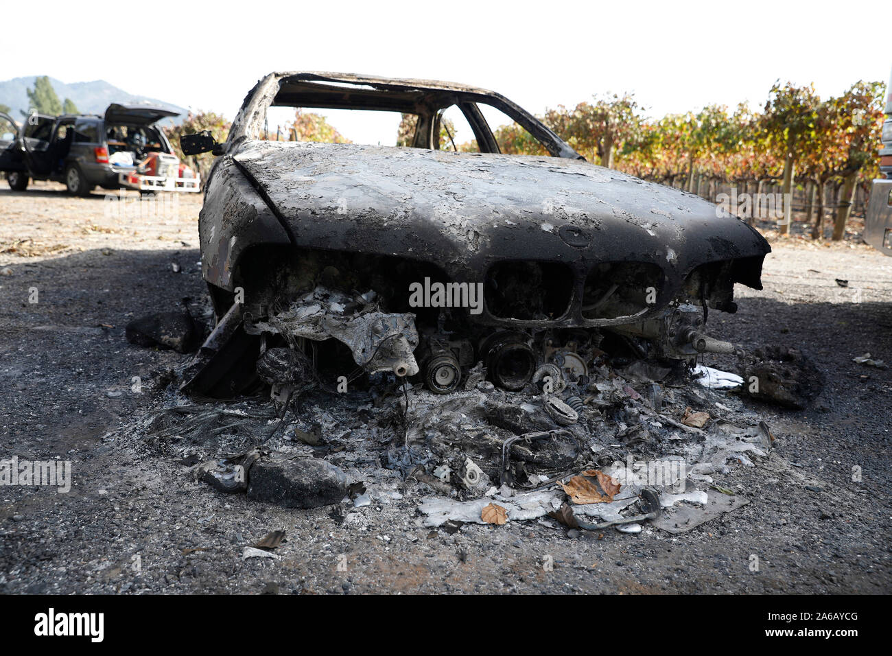 Los Angeles, USA. 24th Oct, 2019. Photo taken on Oct. 24, 2019 shows a burnt car in Sonoma County, the U.S. state of California. Fast-growing wild fires throughout California on Thursday burned down dozens of buildings, forcing tens of thousands of residents to evacuate their homes. Credit: Li Jianguo/Xinhua/Alamy Live News Stock Photo