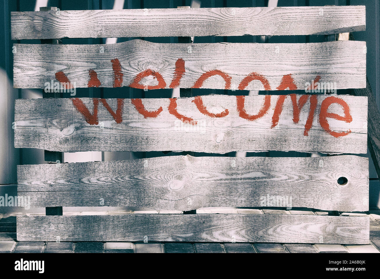 Wooden welcome board hi-res stock photography and images - Alamy