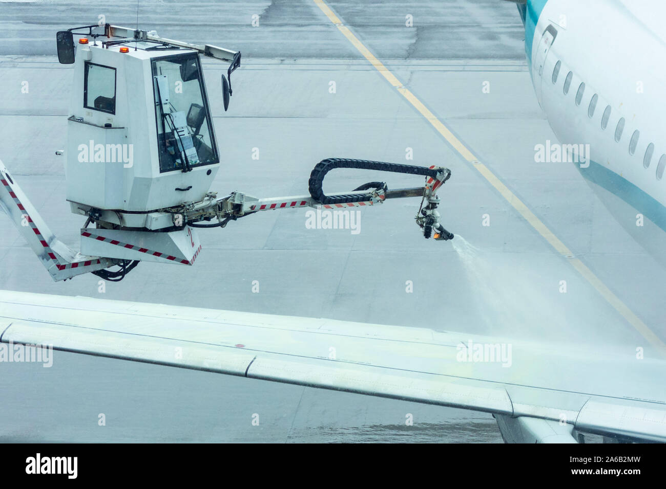 Aircraft De Icing High Resolution Stock Photography and Images Alamy