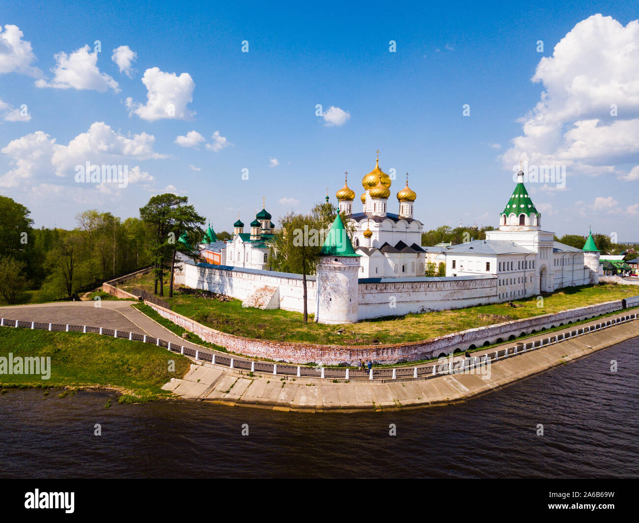 кострома ипатьевский монастырь фото 2022. троицкий собор ипатьевского монастыря. ярославль. коломна центральная площадь. экскурсия в кострому из москвы.