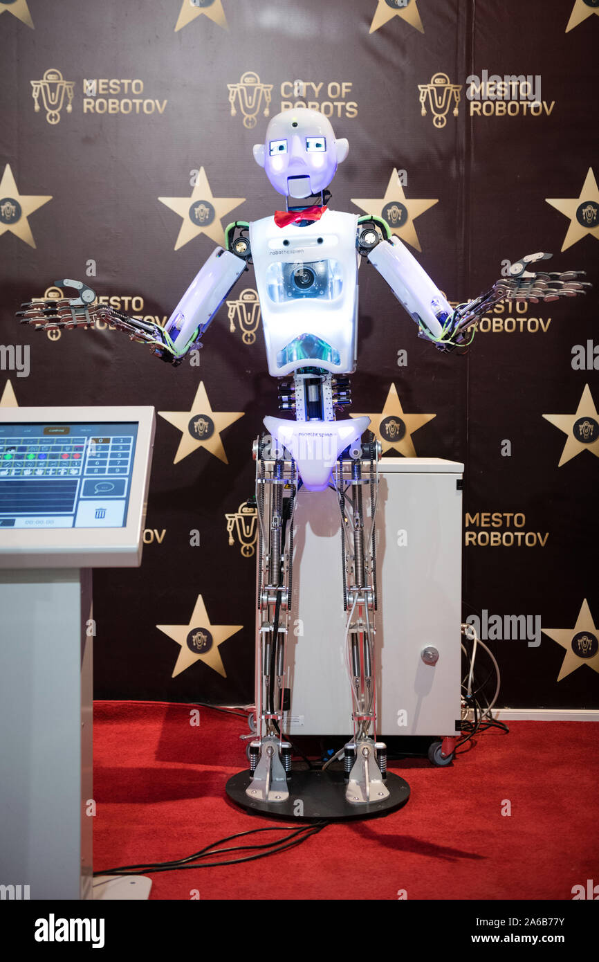 Thespian robot hi-res stock photography and images - Alamy