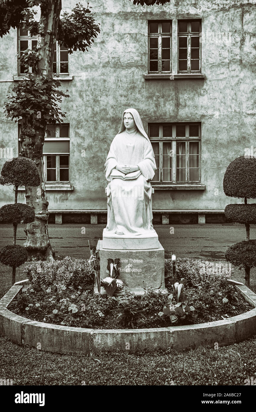 Statue of st therese of lisieux hi-res stock photography and images - Alamy