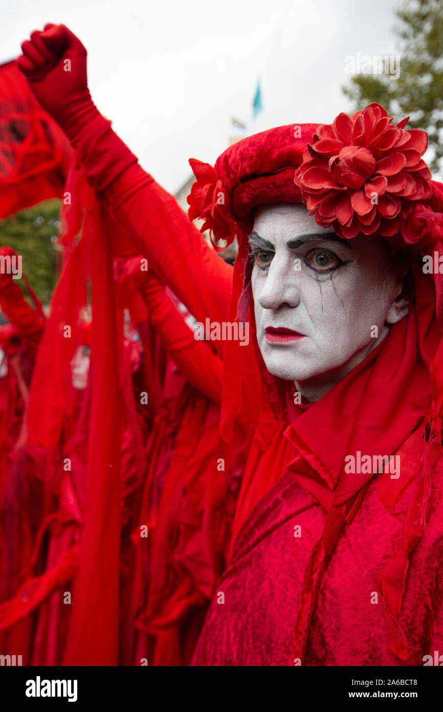 Extinction rebellion red hi-res stock photography and images - Alamy