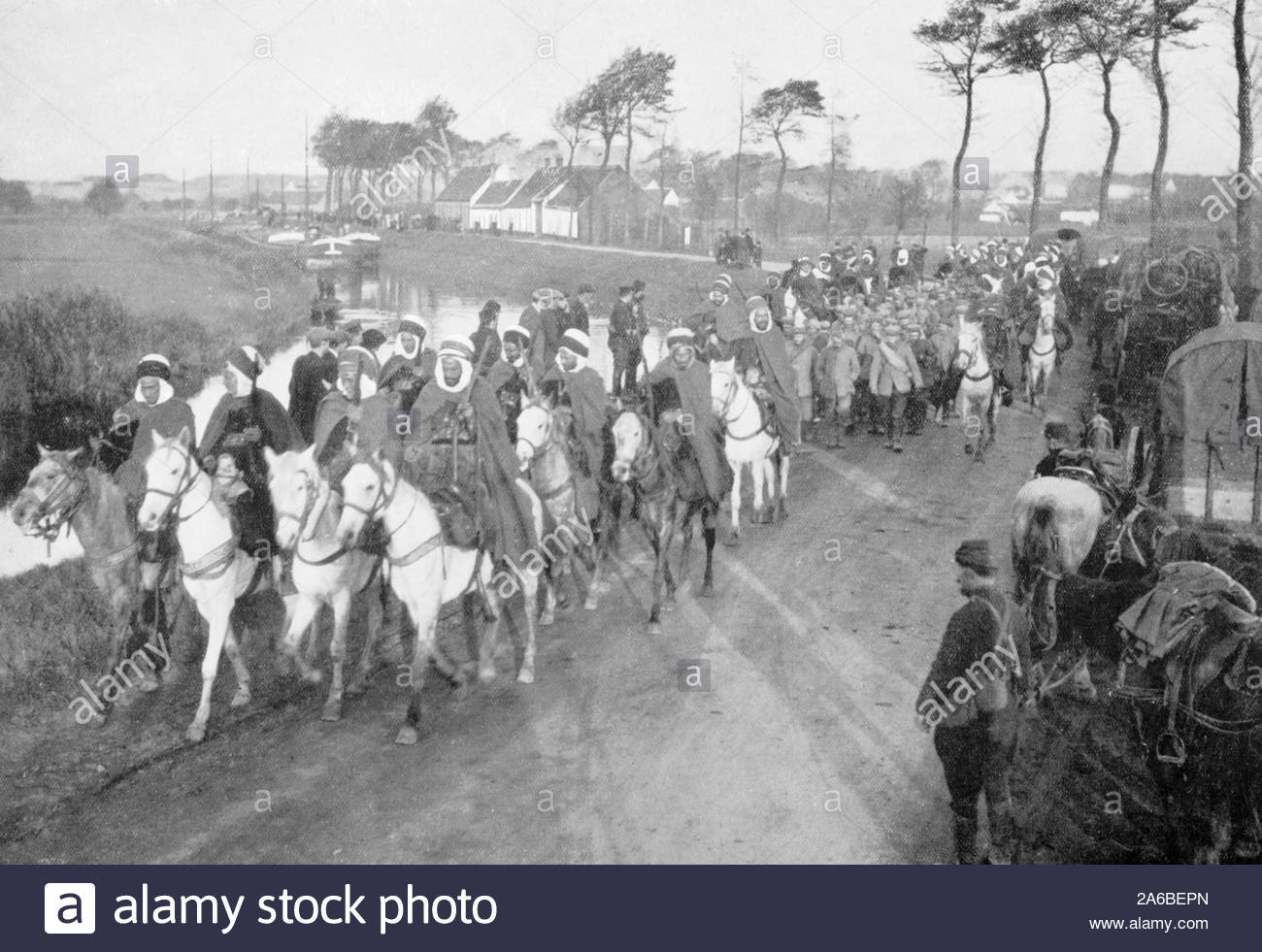 WW1 Spahis light cavalry escorting German prisoners, vintage photograph from 1914 Stock Photo