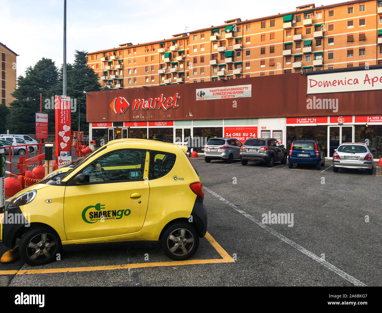 Share n go Electric Car Sharing Service Milan Lombardia Italy Stock 