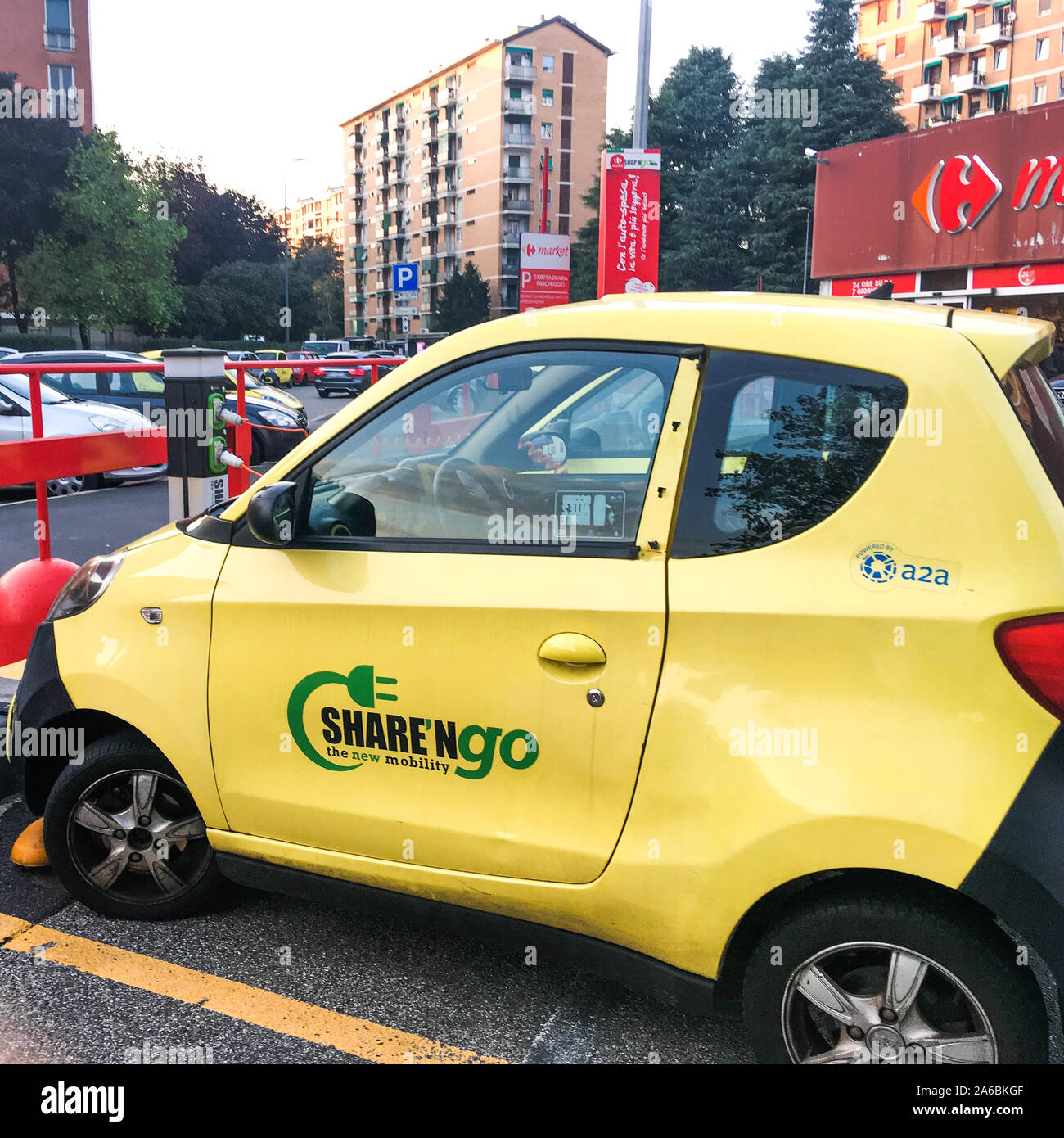 Car sharing milan hi-res stock photography and images - Alamy