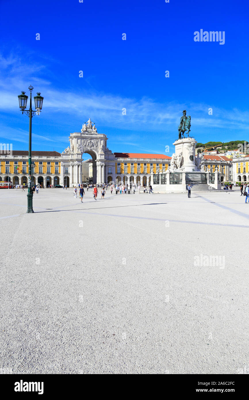 Equestrian statue of King José I of Portugal in front of the Arco da Rua Augusta ornate triumphal arch in Parca do Comercio, Lisbon, Portugal. Stock Photo