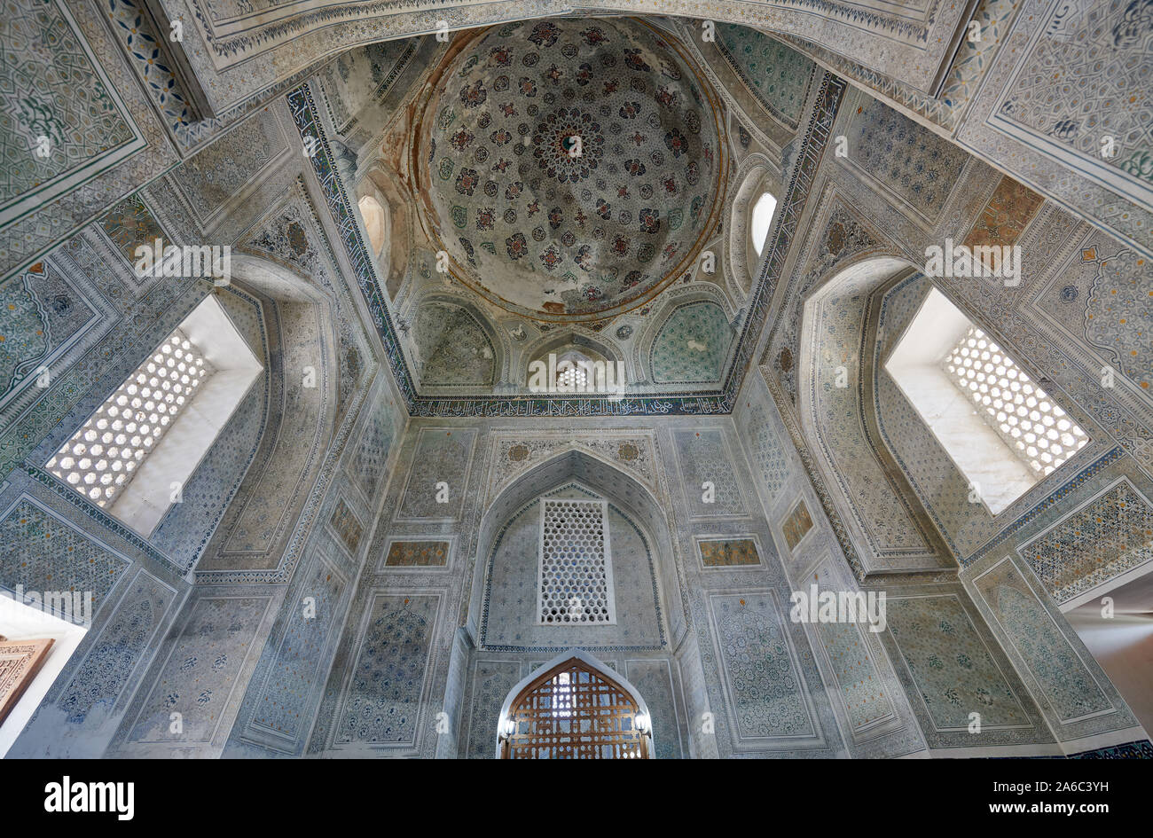 Innenaufnahme des Gumbazi Saidon und Sheikh Shamsiddin Kulol Mausoleum, Dorut-Tilavat-Komplex und Gök-Gumbas-Moschee, Shahrisabz, Usbekistan, Zentrala Stock Photo