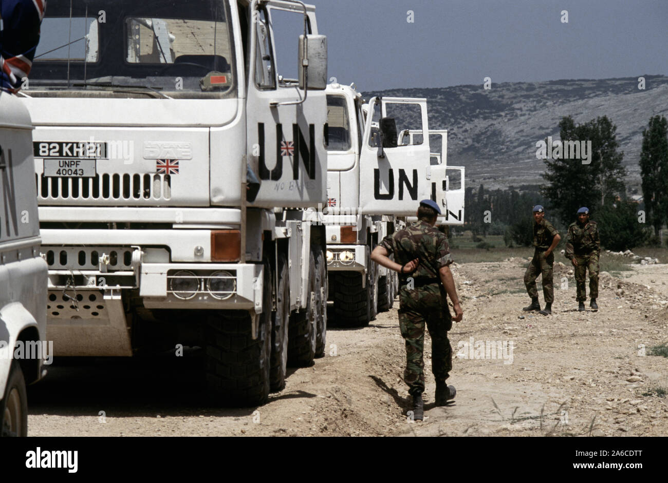 5th July 1993 During the war in Bosnia: a British Army convoy of Leyland DAF trucks is halted at an HVO (Bosnian Croat) checkpoint on Route Circle, just north of Tomislavgrad in western Bosnia. They are on their way to Gornji Vakuf and Vitez. Stock Photo