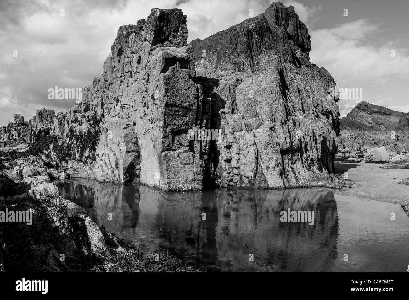 Secret cornish beach hires stock photography and images Alamy
