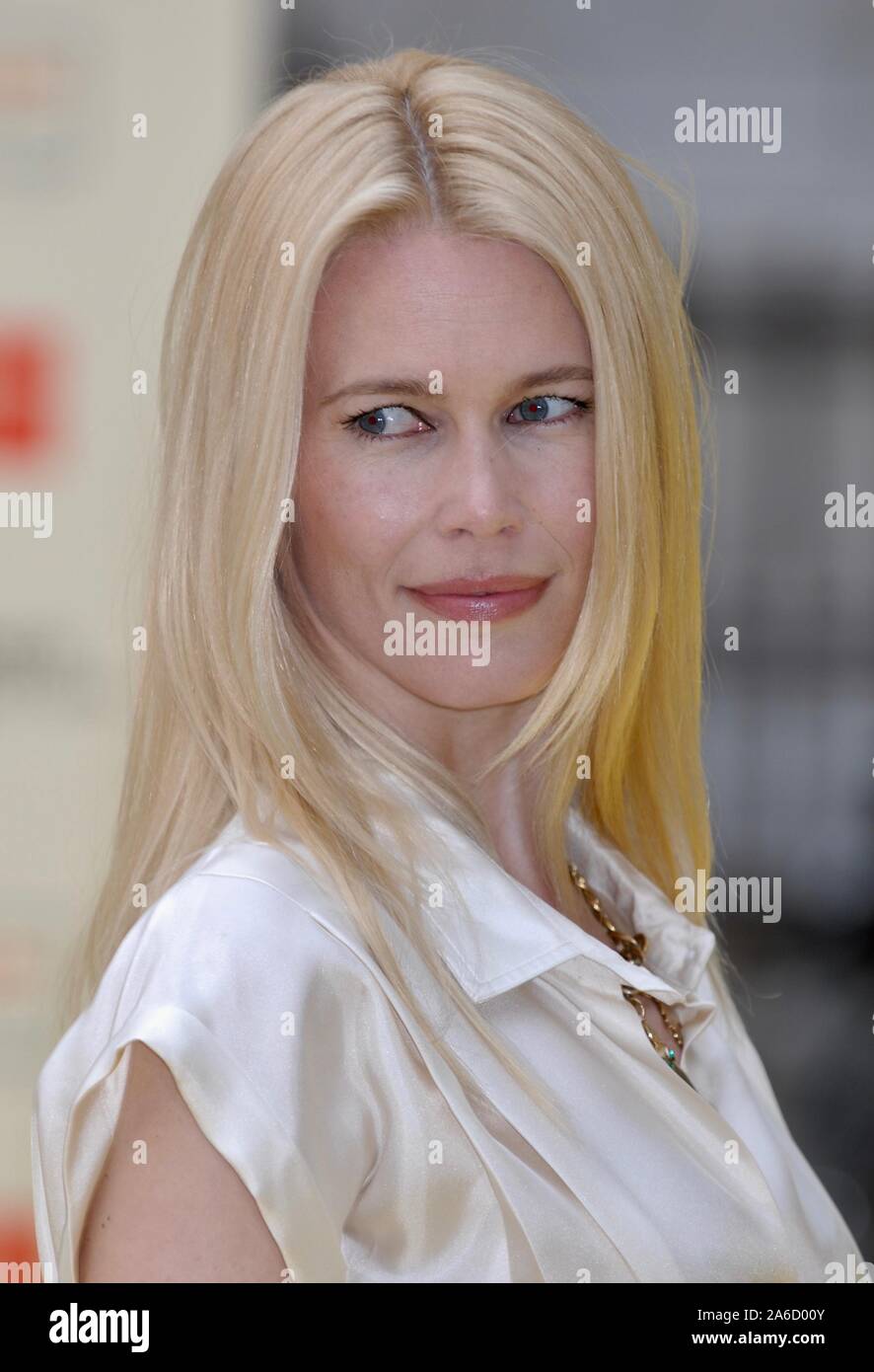 Claudia Schiffer. Royal Academy Summer Exhibition Party, Piccadilly, London. UK Stock Photo