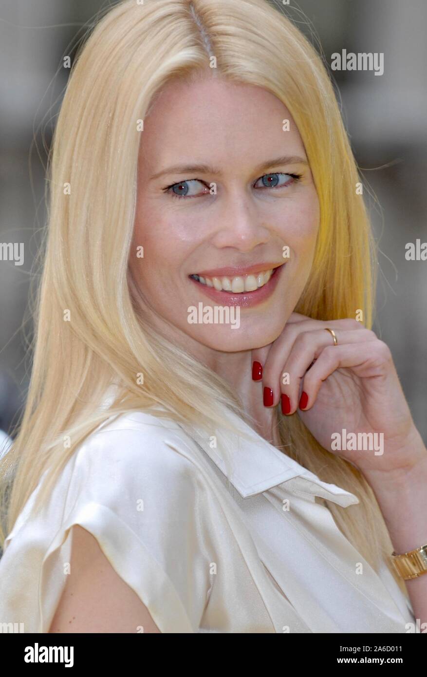 Claudia Schiffer. Royal Academy Summer Exhibition Party, Piccadilly, London. UK Stock Photo