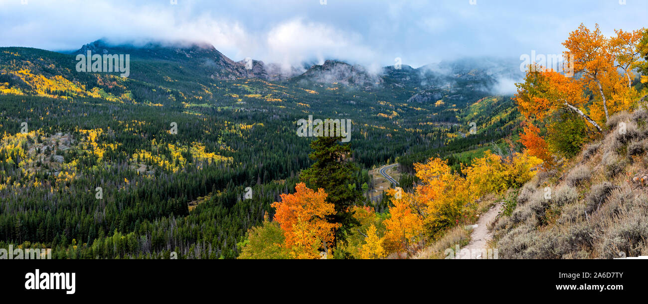 Low clouds hang in the mountains above the fall color on the Bierstadt Moraine in Rocky Mountain National Park, Colorado Stock Photo