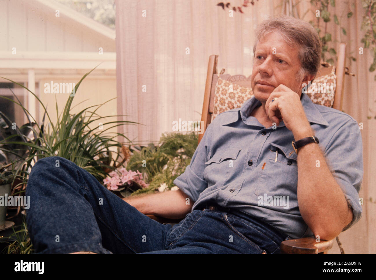 Democratic Presidential nominee Governor Jimmy Carter in blue jeans, a denim  shirt and work boots in the sunroom of his Plains, Georgia home Stock Photo  - Alamy