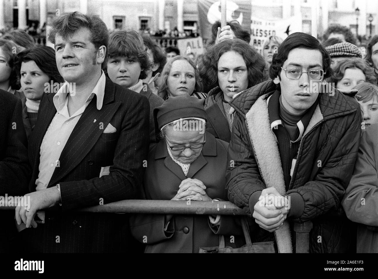 Peace People march against violence in Northern Ireland, 1976. Crowds support the Peace Movement, Trafalgar Square rally. London 1976. 1970s UK HOMER SYKES Stock Photo