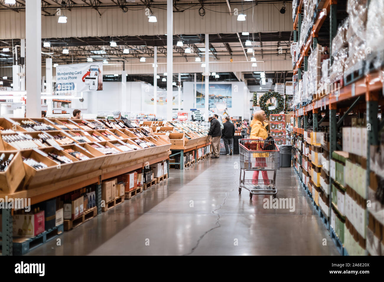 Tigard, Oregon - Oct 25, 2019 : Costco wholesale warehouse shopping aisle for wine and drink Stock Photo