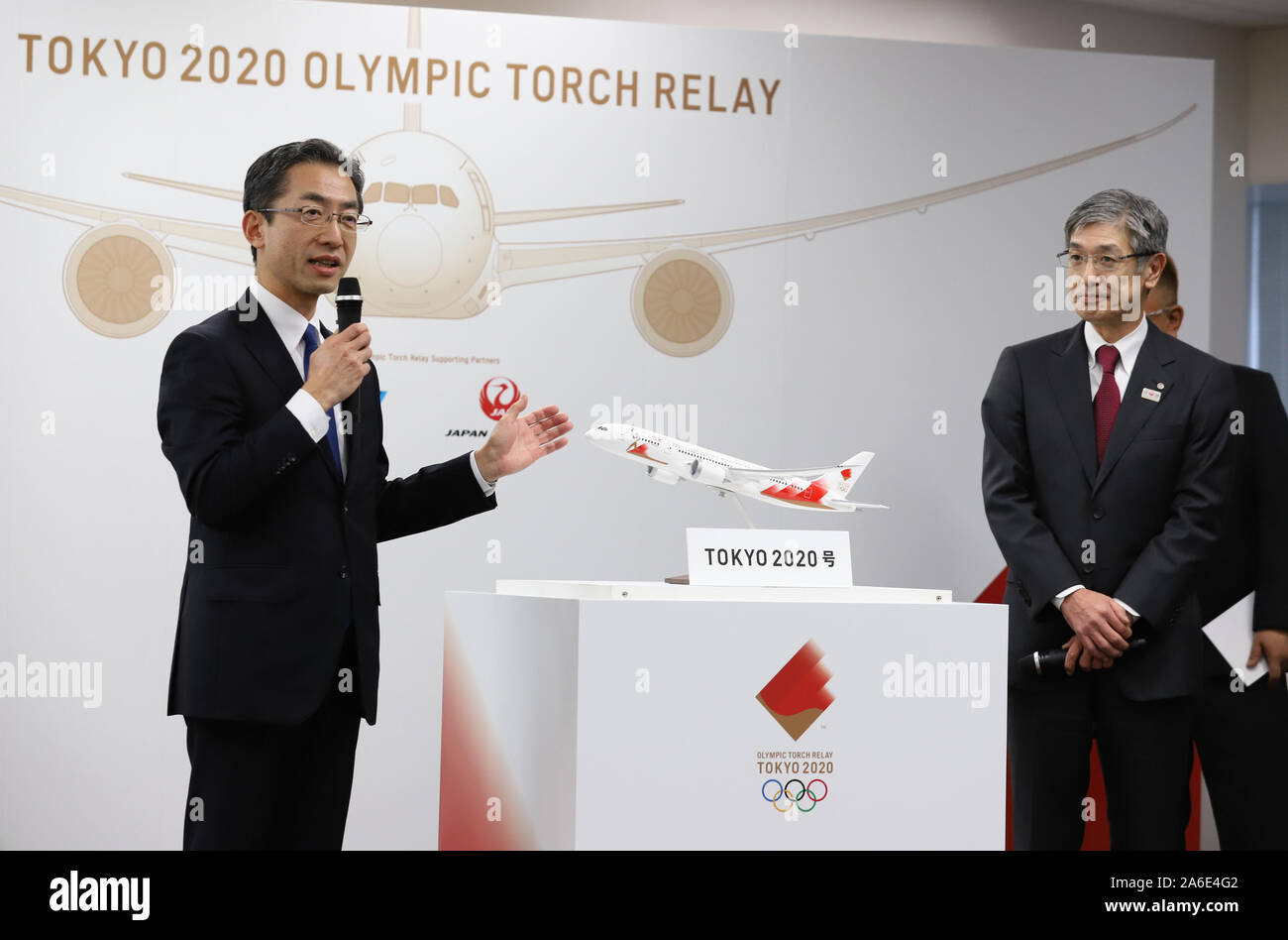 Tokyo, Japan. 25th Oct, 2019. All Nippon Airways (ANA) president Yuji Hirako (L) and Japan Airlines (JAL) president Yuji Akasaka (R) display the aircraft design to deliver Olympic flame from Greece in Tokyo on Friday, October 25, 2019. Judo Olympic gold medalist Tadahiro Nomura and women's wrestling Olympic goldmedalist saori Yoshida will carry Olympic flame back to Japan next March for Tokyo 2020 Olympics torch relay. Credit: Yoshio Tsunoda/AFLO/Alamy Live News Stock Photo
