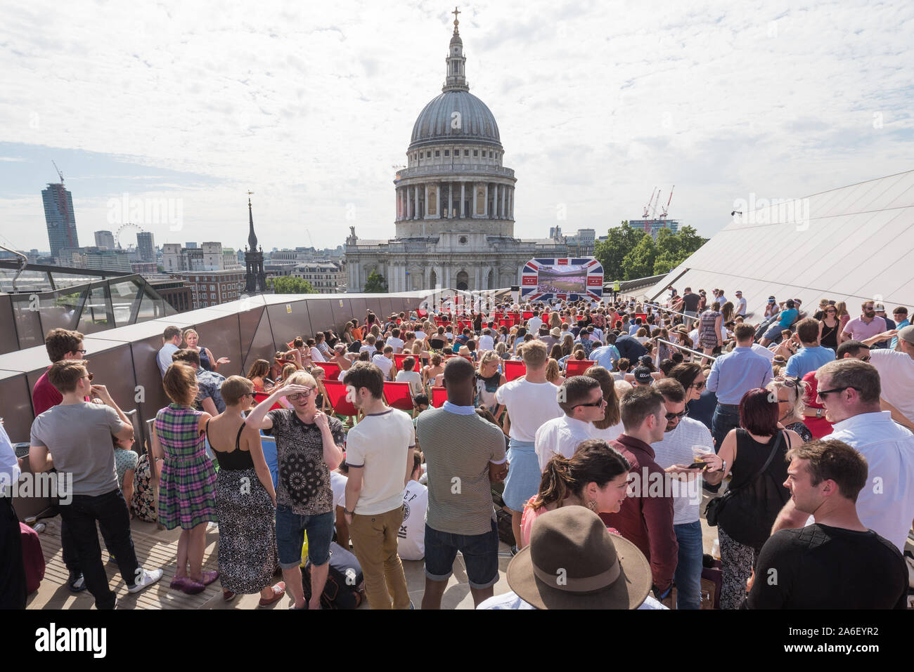 The Roof Terrace, One New Change, Nr St. Paul's Cathedral, London, UK. 10th July, 2015. Tennis fans watch the Wimbledon men's singles semi-final betwe Stock Photo