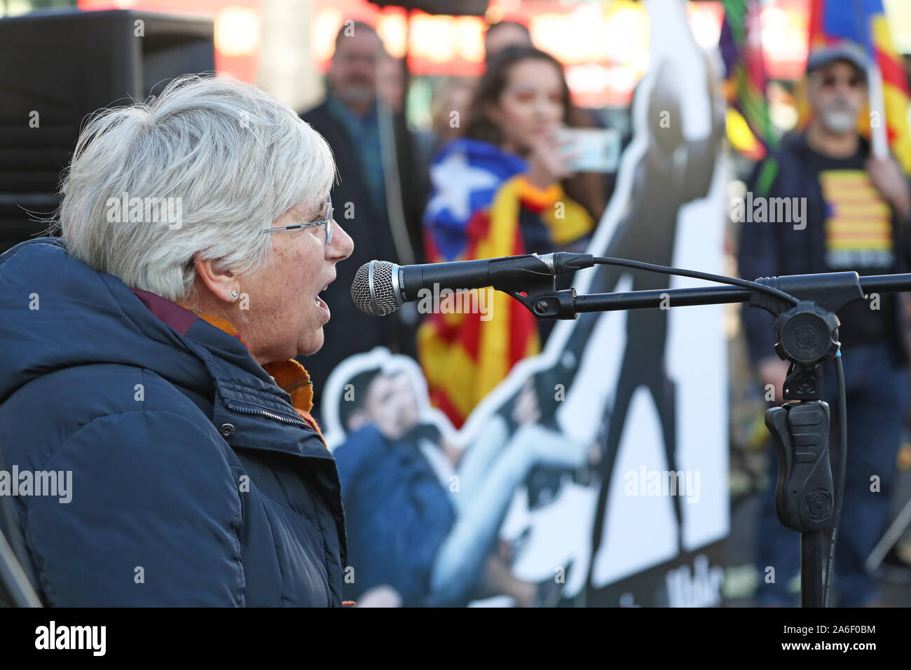 Former Catalan education minister Clara Ponsati speaks to protestors who are in support of Catalan political prisoners as they demonstrate in Glasgow, Scotland, after leading supporters of the independence were jailed in Spain. Stock Photo
