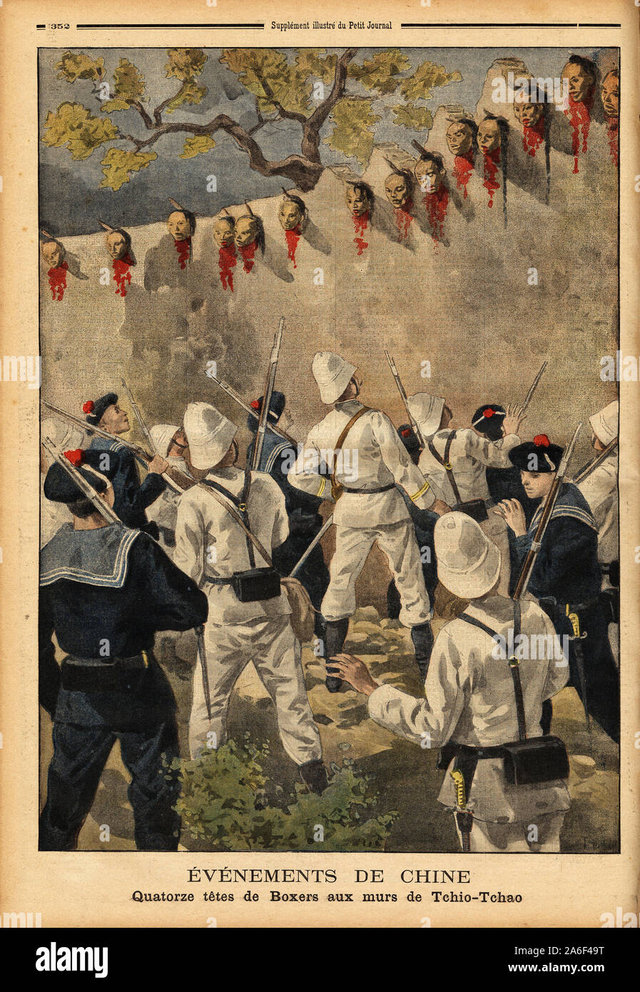 Une colonne expeditionnaire des troupes alliees en Chine, s'approchant de Tchio Tchao, decouvre les tetes decapitees et accrochees aux murs de la vill Stock Photo