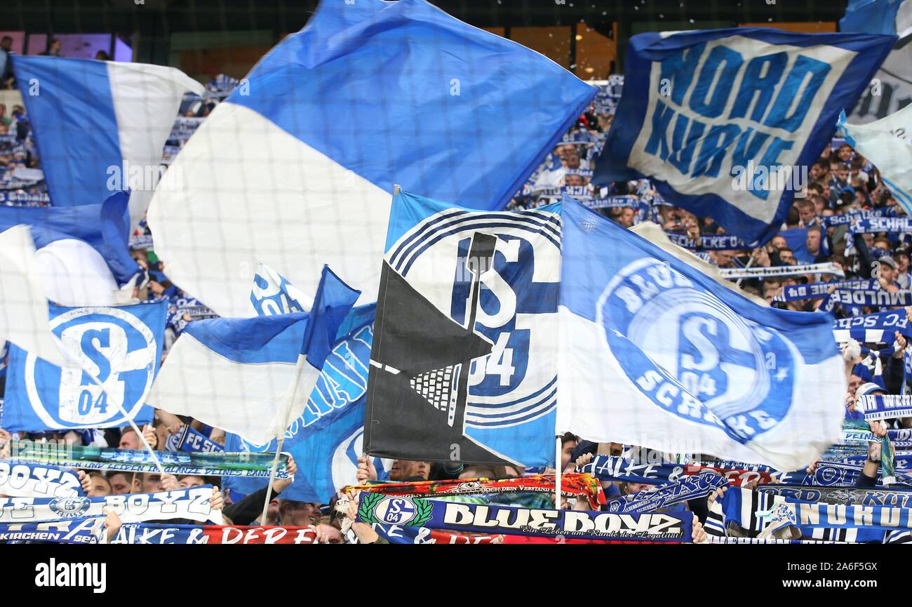 Gelsenkirchen, Deutschland. 26th Oct, 2019. firo: 26.10.2019, football, 1.Bundesliga, season 2019/2020, Derby, Revierderby, FC Schalke 04 - BVB, Borussia Dortmund | usage worldwide Credit: dpa/Alamy Live News Stock Photo