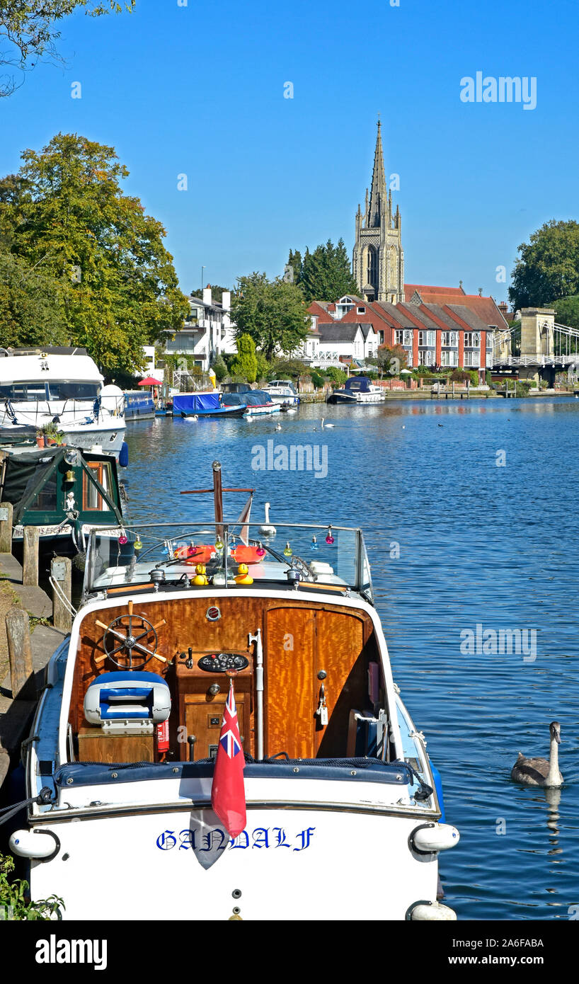 Bucks - Marlow on Thames - riverside - moored boats - backdrop suspension bridge + parish church - summertime - picturesque - portrait format Stock Photo