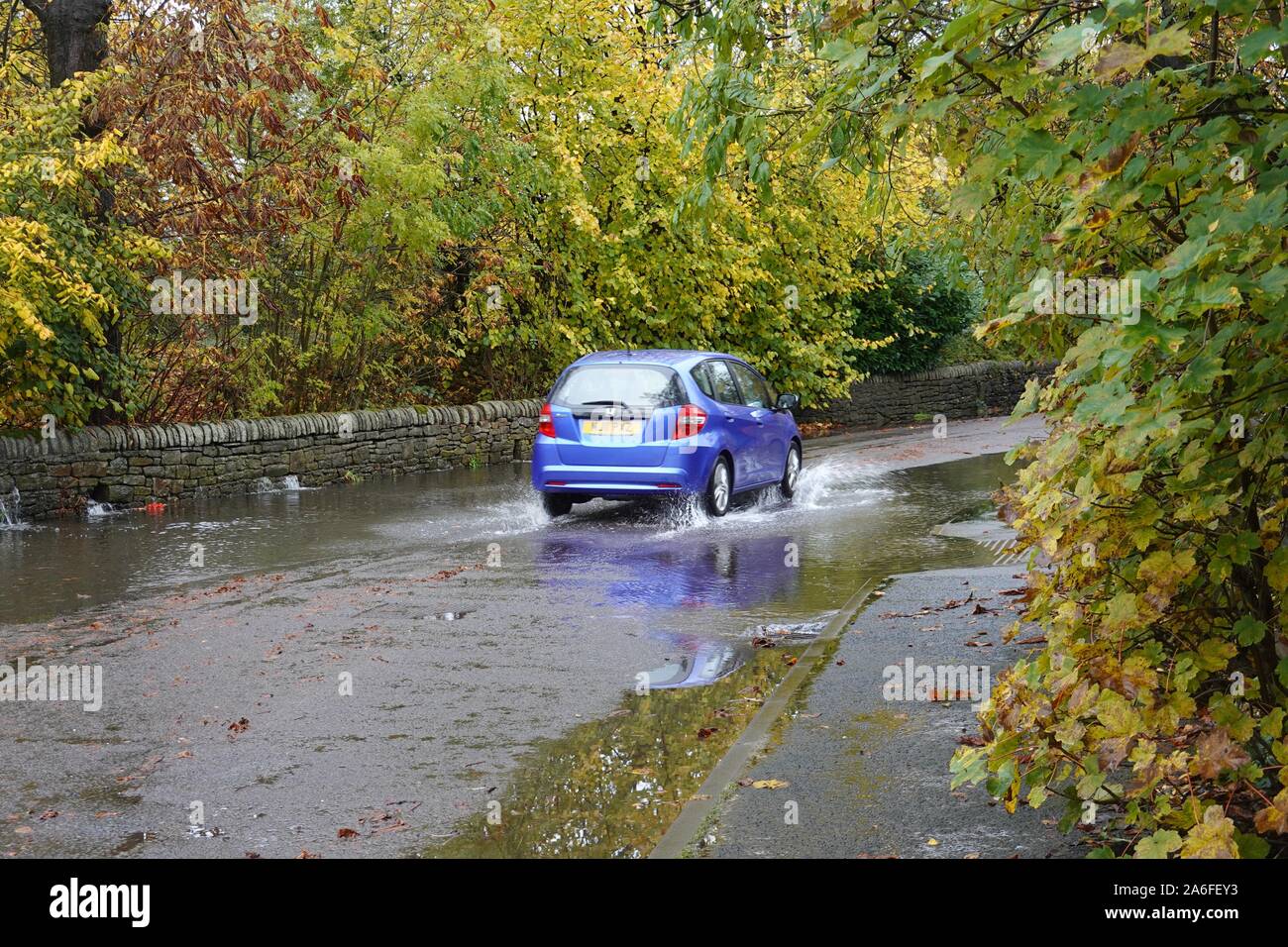 Car splashing hi-res stock photography and images - Alamy