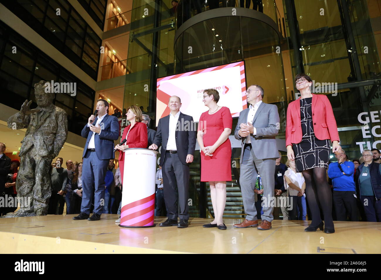 Germany, Berlin, 10/26/2019.Lars Klingbeil, Malu Dreyer,  Dietmar Nietan, Olaf Scholz and Klara Geywitz and Norbert Walter-Borjans and Saskia Esken in the SPD headquarters in Berlin. The SPD members elect Federal Finance Minister Olaf Scholz and Klara Geywitz just ahead of Norbert Walter-Borjans and Saskia Esken for the SPD presidency. The race for the SPD presidency goes into the runoff election in November: the two candidates will then be elected at the party congress. Stock Photo