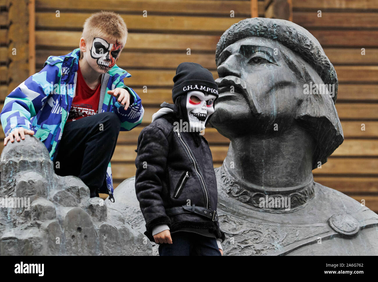 Kids Wearing Masks High Resolution Stock Photography And Images Alamy