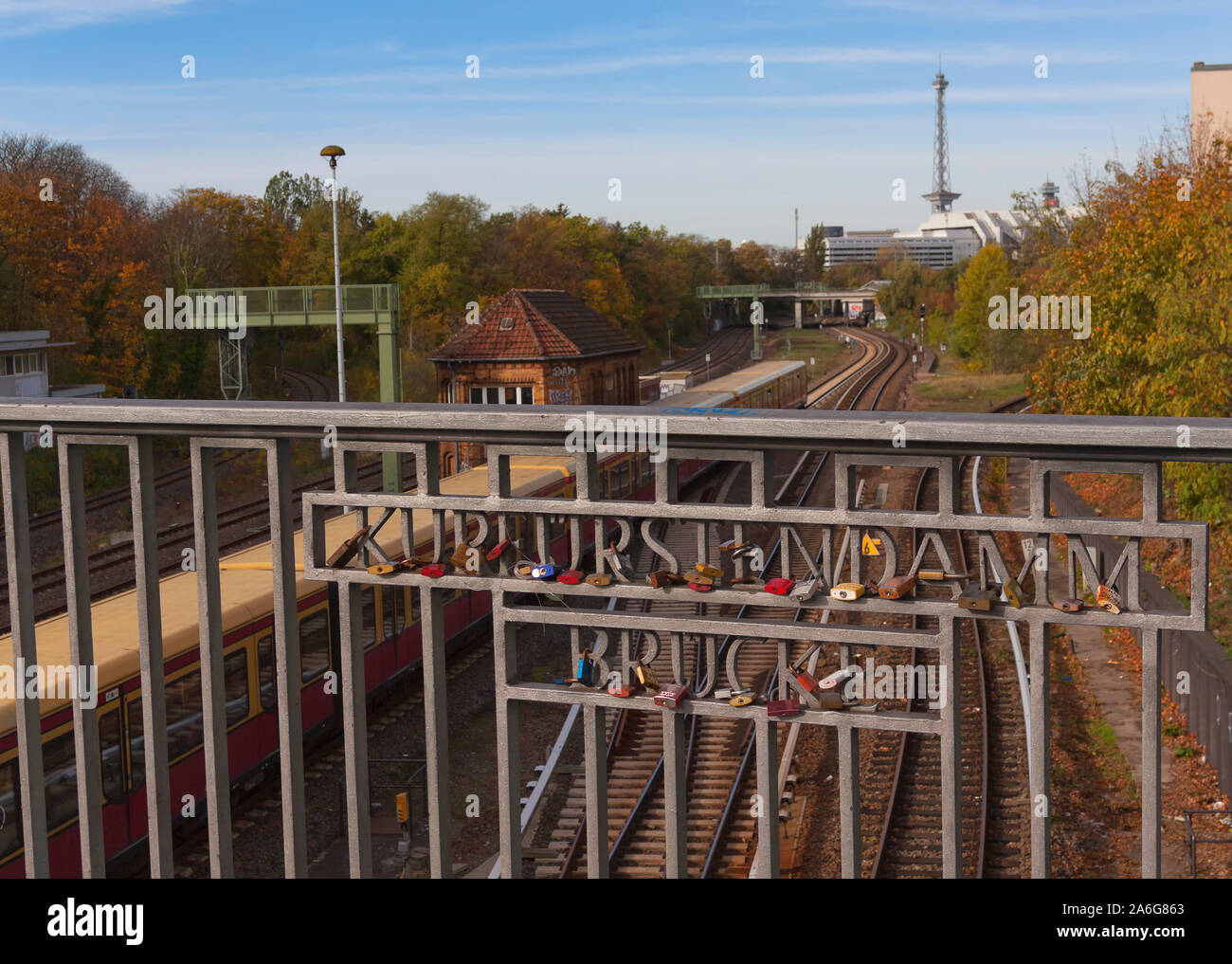 Love padlocks, bridge Kurfürstendamm in Berlin Stock Photo Alamy
