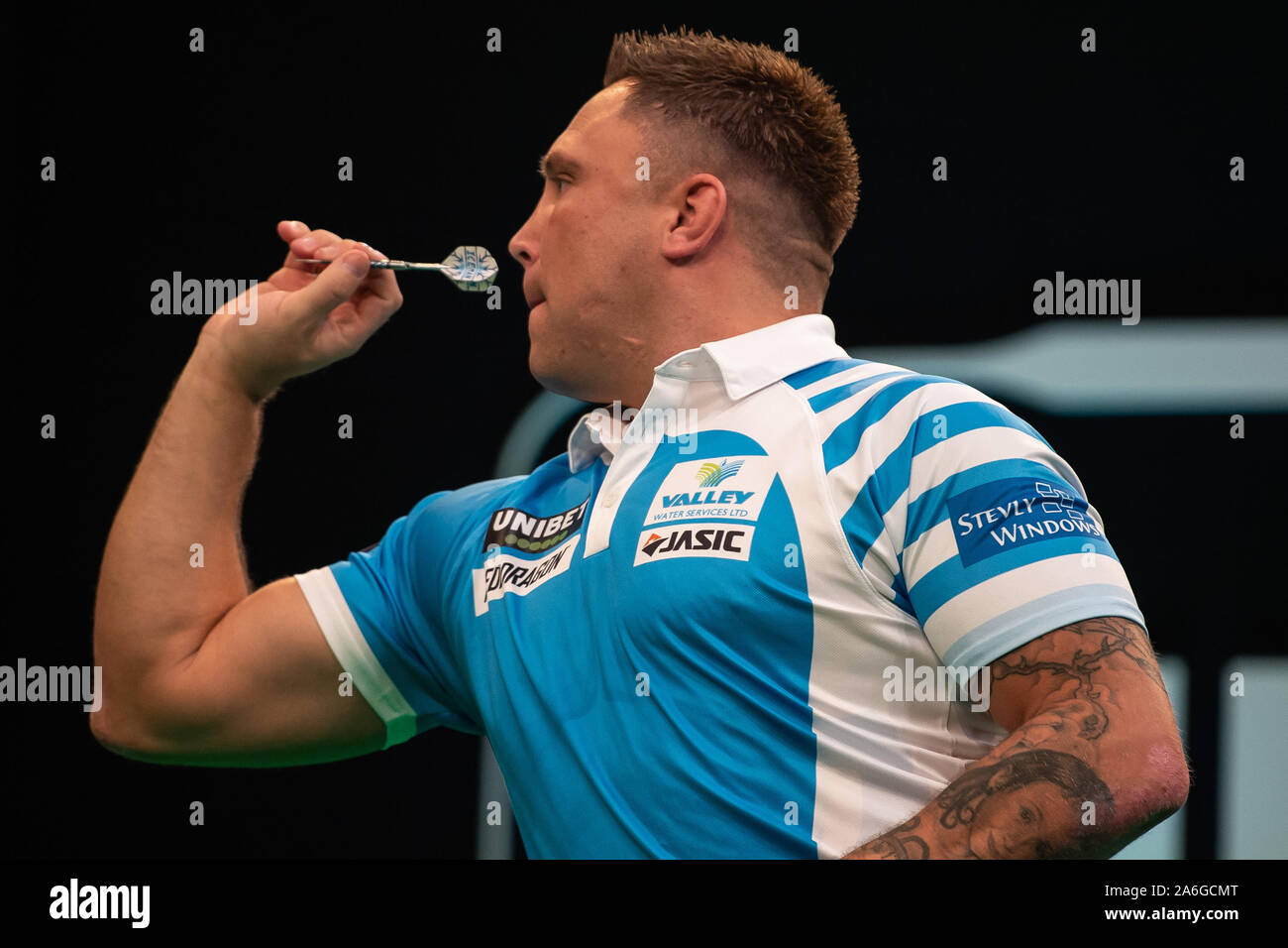 Gottingen, Germany. 26th Oct, 2019. 26 October 2019, Lower Saxony,  Göttingen: Darts: PDC European Championship, 2nd round in the Lokhalle.  Gerwyn Price from Wales throws a dart in the match against Aspinall
