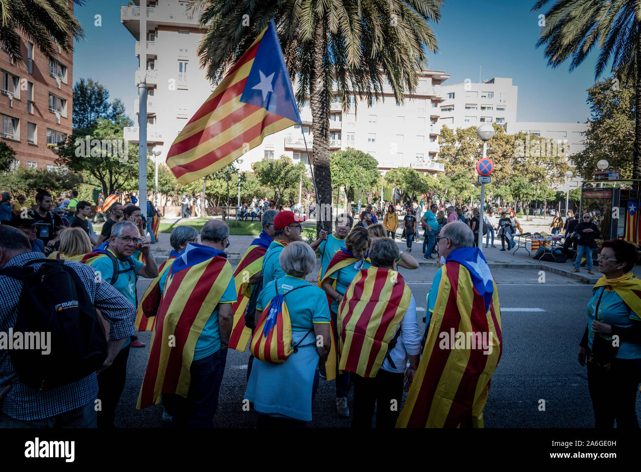 Barcelona Cataluña el dia 26 de octubre 2019 la asociaciones separatista se manifiesta en Barcelona con el lema libertad políticos presos BCN 2019 Stock Photo