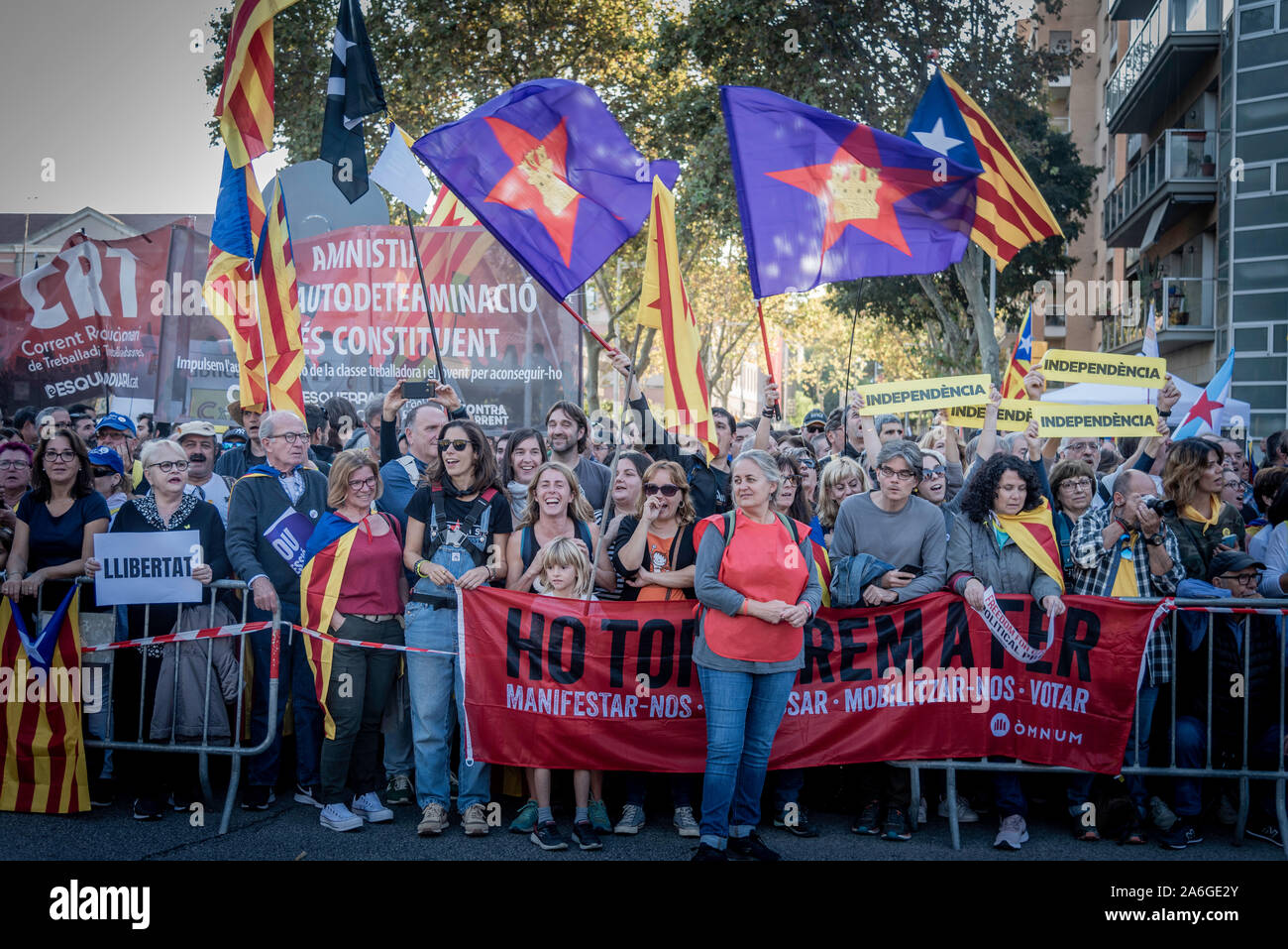 Barcelona Cataluña el dia 26 de octubre 2019 la asociaciones separatista  se manifiesta en Barcelona con el lema libertad políticos presos  BCN 2019 Stock Photo