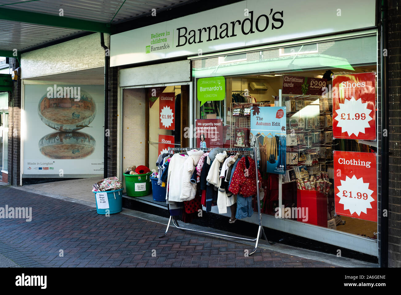Barnardos charity store hires stock photography and images Alamy