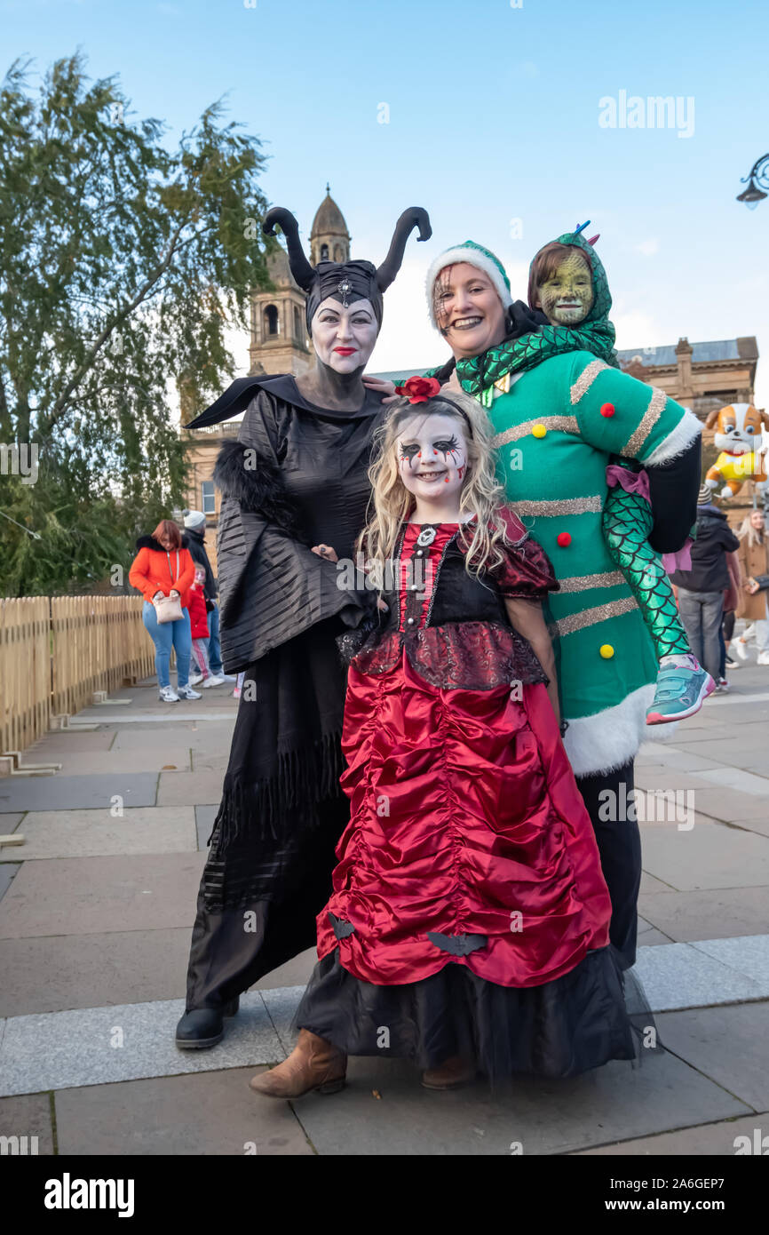 Paisley, Scotland, UK. 26th October, 2019. A family dressed in halloween  costumes on the second day of The Paisley Halloween Festival. Credit:  Skully/Alamy Live News Stock Photo - Alamy
