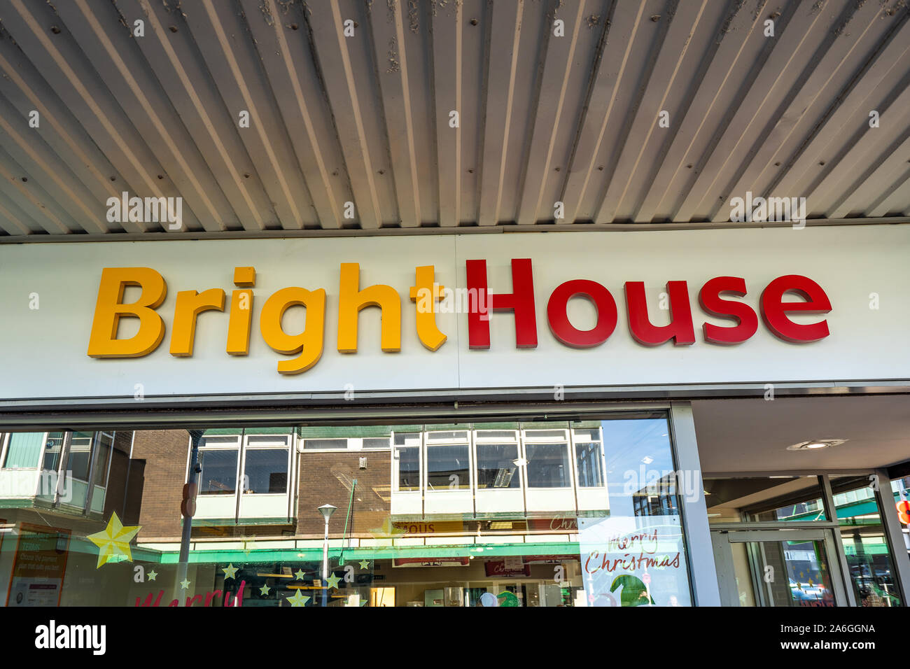 Brighthouse, Bright house, the pay weekly high interest store, shop in the town centre, finance